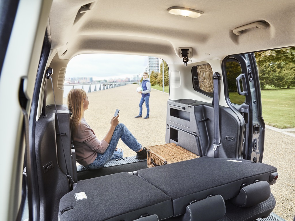 Der neue Ford Tourneo Courier Autopark